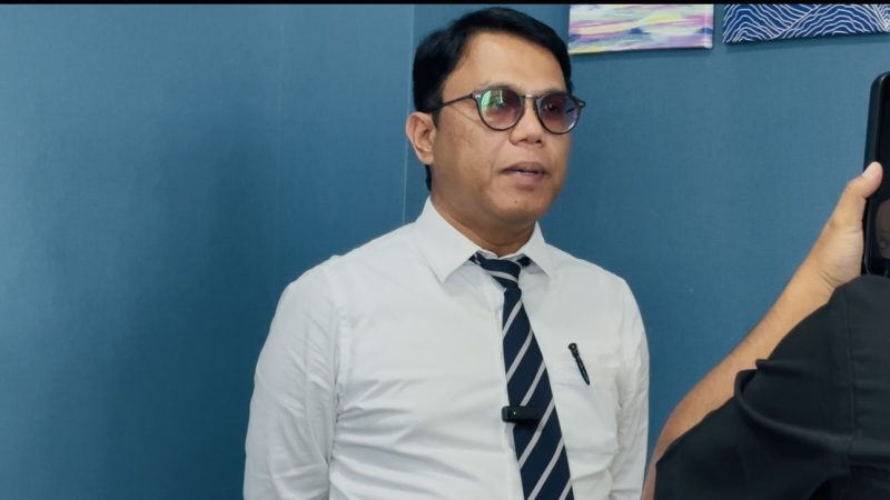 Dirut Perumda Tirta Mayang Kota Jambi saat diwawancarai, Rabu (09/4/2025)