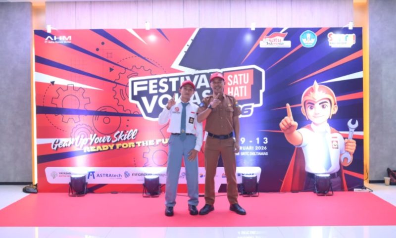 Jannata Fawaid (Siswa SMKN 10 Muaro Jambi) dan Debi Nofrialdi (Guru SMKN 11 Sarolangun) Mengikuti Festival Vokasi Satu Hati 2026.