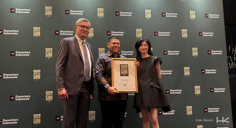Ket : (Kiri - Kanan) Managing Director Global Relations & Governance Danantara Indonesia, Mohamad Al-Arief; Direktur Keuangan Hutama Karya, Eka Setya Adrianto; Asia CEO Fortune, Khoon Fong Ang.