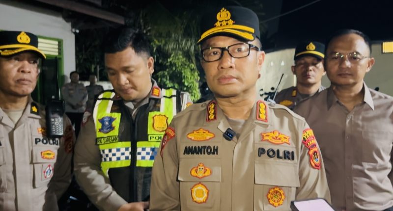 Kapolresta Jambi Kombes Pol Ananto Herlambang saat diwawancarai usai melakukan penindakan terhadap puluhan pelajar saat terlibat aksi balap liar, Sabtu malam (15/8/2026).